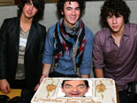 Log in to a feast of the Jonas Brothers in a special way