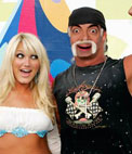 Photomontage to put your face on the body of Hulk Hogan with a blonde girl