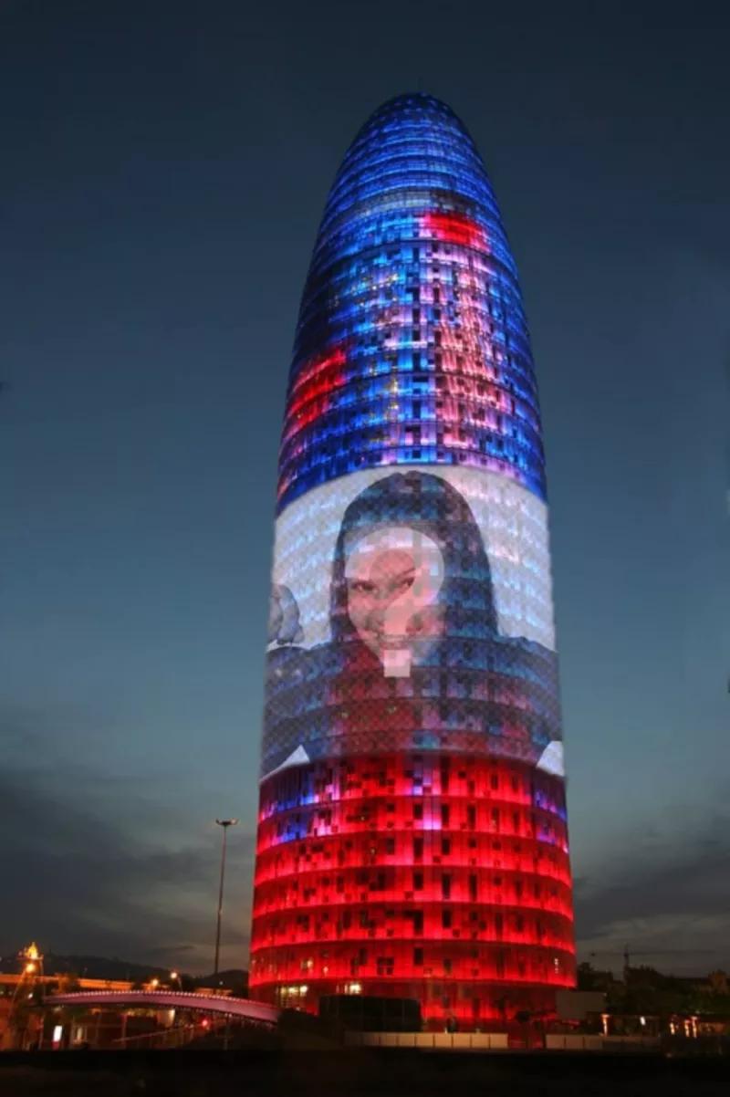 Photomontage in which youll put your photo on the Agbar Tower in Barcelona ..