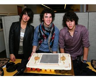 log in to feast of the jonas brothers in special way photomontage in ur photo is displayed in pie after posing kevin joe and nick the three brothers of the boy band members bought by disney channel