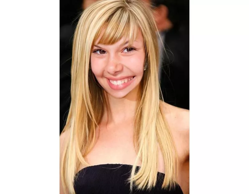 Photomontage to change your hairstyle online and being blonde long hair ..