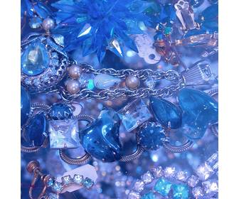 game to find ur face in one of these blue diamonds and gemstones