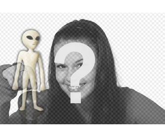 photomontage of an alien with big eyes and long arms that percolates in ur pictures and u can scare ur friends